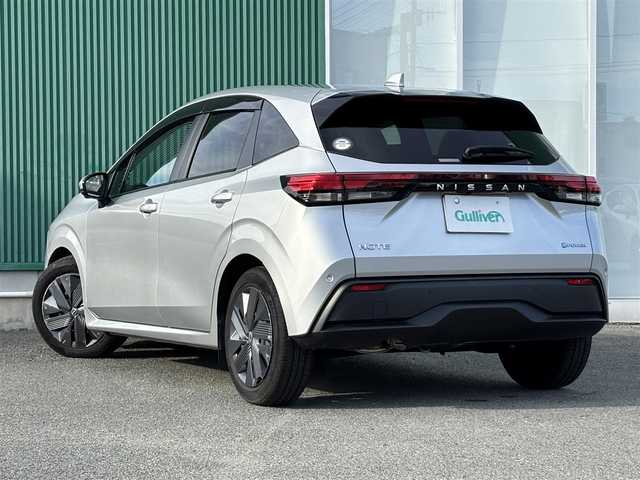 日産 ノート X 福岡県 2023(令5)年 1.8万km ブリリアントシルバー Ｗエアバッグ/衝突被害軽減システム/横滑り防止装置/コーナーセンサー(前後)/オートライト・ハイビーム/純正フロアマット/ワイヤレス充電/ＳＯＳコール/フルセグＴＶ/全方位カメラ/Bluetooth/ETC/クルーズコントロール/AAC/スマートキー