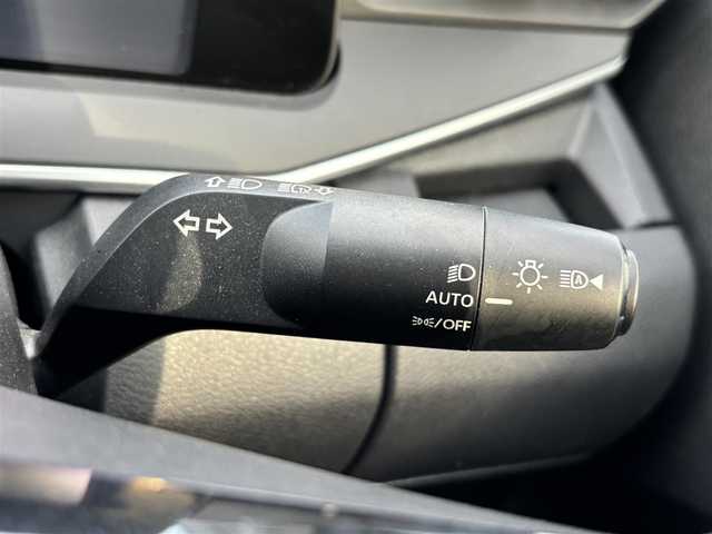 日産 ノート X 福岡県 2023(令5)年 1.8万km ブリリアントシルバー Ｗエアバッグ/衝突被害軽減システム/横滑り防止装置/コーナーセンサー(前後)/オートライト・ハイビーム/純正フロアマット/ワイヤレス充電/ＳＯＳコール/フルセグＴＶ/全方位カメラ/Bluetooth/ETC/クルーズコントロール/AAC/スマートキー