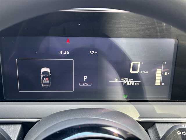 日産 ノート X 福岡県 2023(令5)年 1.8万km ブリリアントシルバー Ｗエアバッグ/衝突被害軽減システム/横滑り防止装置/コーナーセンサー(前後)/オートライト・ハイビーム/純正フロアマット/ワイヤレス充電/ＳＯＳコール/フルセグＴＶ/全方位カメラ/Bluetooth/ETC/クルーズコントロール/AAC/スマートキー