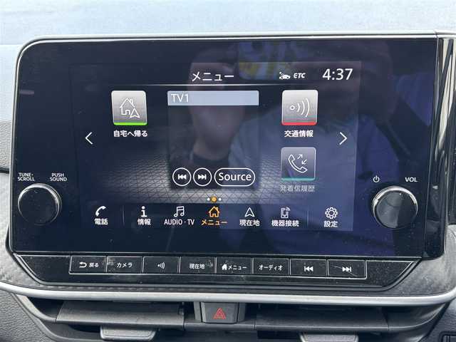 日産 ノート X 福岡県 2023(令5)年 1.8万km ブリリアントシルバー Ｗエアバッグ/衝突被害軽減システム/横滑り防止装置/コーナーセンサー(前後)/オートライト・ハイビーム/純正フロアマット/ワイヤレス充電/ＳＯＳコール/フルセグＴＶ/全方位カメラ/Bluetooth/ETC/クルーズコントロール/AAC/スマートキー