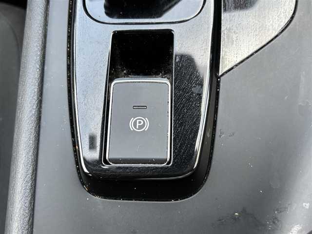 日産 ノート X 福岡県 2023(令5)年 1.8万km ブリリアントシルバー Ｗエアバッグ/衝突被害軽減システム/横滑り防止装置/コーナーセンサー(前後)/オートライト・ハイビーム/純正フロアマット/ワイヤレス充電/ＳＯＳコール/フルセグＴＶ/全方位カメラ/Bluetooth/ETC/クルーズコントロール/AAC/スマートキー