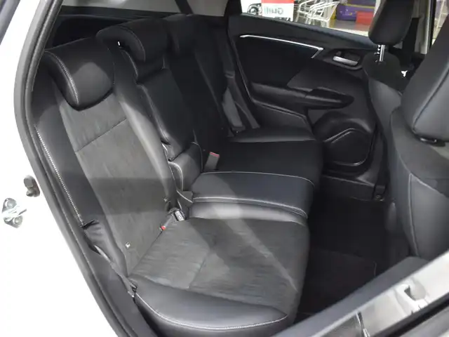 ホンダ シャトル ハイブリッド X ホンダセンシング 福岡県 2021(令3)年 10.9万km プラチナホワイトパール 　シャトル　ハイブリッドX　ホンダセンシング　/社外ナビ/　　AVIC-RZ03/　　B・T/バックカメラ/レーダークルーズコントロール/パドルシフト/前席シートヒーター/LEDヘッドライト/フォグランプ/ETC/取扱説明書あり
