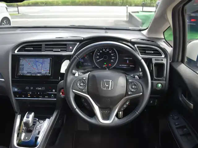 ホンダ シャトル ハイブリッド X ホンダセンシング 福岡県 2021(令3)年 10.9万km プラチナホワイトパール 　シャトル　ハイブリッドX　ホンダセンシング　/社外ナビ/　　AVIC-RZ03/　　B・T/バックカメラ/レーダークルーズコントロール/パドルシフト/前席シートヒーター/LEDヘッドライト/フォグランプ/ETC/取扱説明書あり