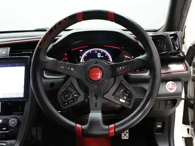 ホンダ シビック タイプR 三重県 2018(平30)年 4.2万km チャンピオンシップホワイト 無限フロントアンダースポイラー/無限サイドガーニッシュ/無限リアアンダースポイラー/純正リアスポイラー/HKSリーガマックスプレミアムマフラー/momoステアリング/NGR Innovationsクイックリリースボススペーサー/純正メモリナビ・地デジTV/・DVD/CD/・Bluetooth/バックカメラ/コムテック前後ドライブレコーダー/社外デジタルインナーミラー/クルーズコントロール/ビルトインETC2.0/純正20インチアルミホイール/LEDヘッドランプ/・オートライト/LEDフロントフォグランプ/プッシュエンジンスタート/スマートキー