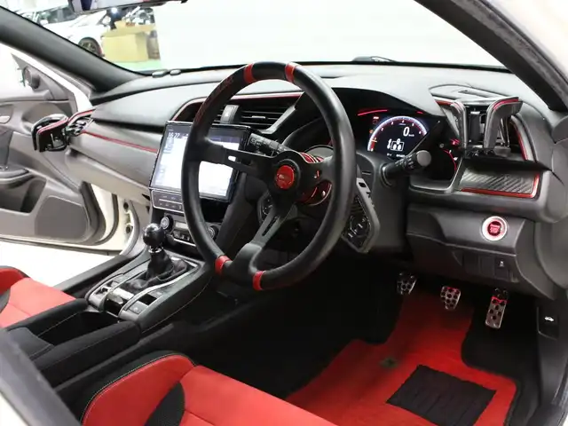 ホンダ シビック タイプR 三重県 2018(平30)年 4.2万km チャンピオンシップホワイト 無限フロントアンダースポイラー/無限サイドガーニッシュ/無限リアアンダースポイラー/純正リアスポイラー/HKSリーガマックスプレミアムマフラー/momoステアリング/NGR Innovationsクイックリリースボススペーサー/純正メモリナビ・地デジTV/・DVD/CD/・Bluetooth/バックカメラ/コムテック前後ドライブレコーダー/社外デジタルインナーミラー/クルーズコントロール/ビルトインETC2.0/純正20インチアルミホイール/LEDヘッドランプ/・オートライト/LEDフロントフォグランプ/プッシュエンジンスタート/スマートキー