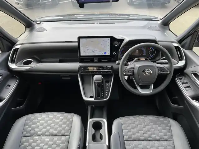 トヨタ ヴォクシー ハイブリッド S－Z 東京都 2025(令7)年 1万km アティチュードブラックマイカ ワンオーナー　/純正１０型車載メモリナビフルセグ　/・CD/DVD/FM/AM/・BluetoothAudio/HDMI/・AppleCarPlay＆AndroidAuto/快適利便HighＰＫＧ　/・オットマンシート/・ハンズフリーパわ＾スライドドア/・ステアリングヒーター/・ナノイーX/・パワーバックドア/ブラインドスポットモニター  /デジタルインナーミラー/セーフティセンス /（衝突回避支援パッケージ）/・プリクラッシュセーフティ/・レーンディパーチャーアラート/・オートマチックハイビーム/・レーダークルーズコントロール/・レーントレーンシングアシスト/・オートマチックハイビーム/バックガイドモニター /シートヒーター /プッシュスタート/保証書＆取説