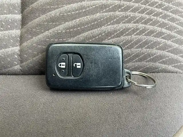 トヨタ アクア G 栃木県 2012(平24)年 14.6万km ブラックマイカ (株)IDOMが運営する【じしゃロン宇都宮店】の自社ローン専用車両になります。こちらは現金またはオートローンご利用時の価格です。自社ローンご希望の方は別途その旨お申付け下さい/純正ナビ/バックカメラ/ワンセグ/ＥＴＣ/スマートキー/アイドリングストップ/プッシュボタンスタート/電格ミラー