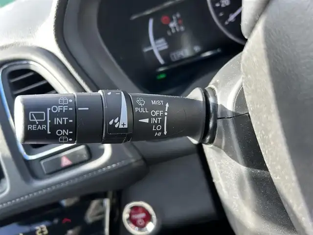 ホンダ ヴェゼル ハイブリッド X ホンダセンシング 宮城県 2017(平29)年 6.8万km クリスタルブラックパール ワンオーナー/ホンダセンシング/・衝突軽減ブレーキ/・歩行者事故低減ステアリング/・アダプティブクルーズコントロール/・車線維持支援システム/・路外逸脱抑制制御/・誤発進抑制機能/・先行車発進お知らせ機能/・標識認識機能/純正SDナビ/【CD・DVD・SD・BT・フルセグTV】/バックカメラ/純正16インチAW/横滑り防止装置/パドルシフト/ステアリングスイッチ/オートライト/LEDヘッドライト/フォグライト/電子パーキング/ブレーキホールド/スマートキー/ETC