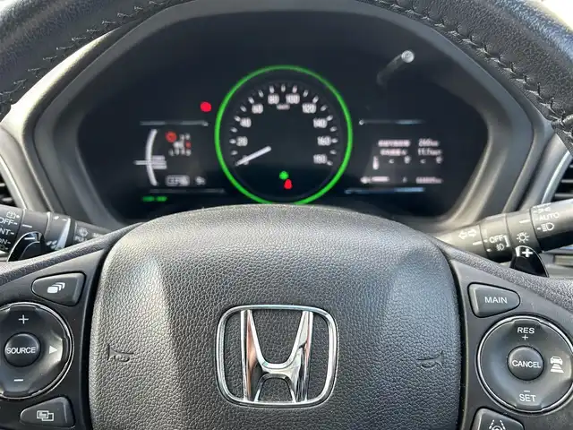 ホンダ ヴェゼル ハイブリッド X ホンダセンシング 宮城県 2017(平29)年 6.8万km クリスタルブラックパール ワンオーナー/ホンダセンシング/・衝突軽減ブレーキ/・歩行者事故低減ステアリング/・アダプティブクルーズコントロール/・車線維持支援システム/・路外逸脱抑制制御/・誤発進抑制機能/・先行車発進お知らせ機能/・標識認識機能/純正SDナビ/【CD・DVD・SD・BT・フルセグTV】/バックカメラ/純正16インチAW/横滑り防止装置/パドルシフト/ステアリングスイッチ/オートライト/LEDヘッドライト/フォグライト/電子パーキング/ブレーキホールド/スマートキー/ETC