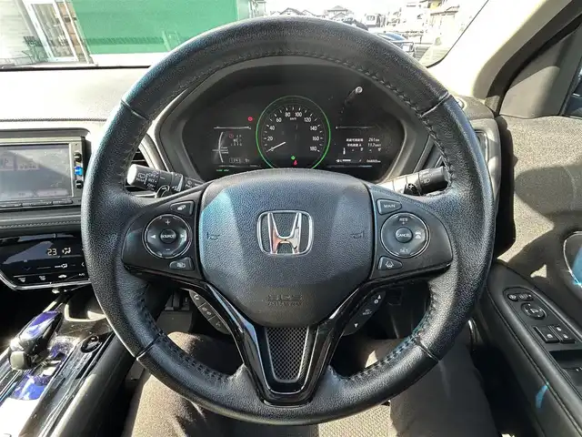 ホンダ ヴェゼル ハイブリッド X ホンダセンシング 宮城県 2017(平29)年 6.8万km クリスタルブラックパール ワンオーナー/ホンダセンシング/・衝突軽減ブレーキ/・歩行者事故低減ステアリング/・アダプティブクルーズコントロール/・車線維持支援システム/・路外逸脱抑制制御/・誤発進抑制機能/・先行車発進お知らせ機能/・標識認識機能/純正SDナビ/【CD・DVD・SD・BT・フルセグTV】/バックカメラ/純正16インチAW/横滑り防止装置/パドルシフト/ステアリングスイッチ/オートライト/LEDヘッドライト/フォグライト/電子パーキング/ブレーキホールド/スマートキー/ETC