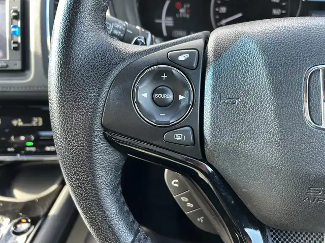 ホンダ ヴェゼル ハイブリッド X ホンダセンシング 宮城県 2017(平29)年 6.8万km クリスタルブラックパール ワンオーナー/ホンダセンシング/・衝突軽減ブレーキ/・歩行者事故低減ステアリング/・アダプティブクルーズコントロール/・車線維持支援システム/・路外逸脱抑制制御/・誤発進抑制機能/・先行車発進お知らせ機能/・標識認識機能/純正SDナビ/【CD・DVD・SD・BT・フルセグTV】/バックカメラ/純正16インチAW/横滑り防止装置/パドルシフト/ステアリングスイッチ/オートライト/LEDヘッドライト/フォグライト/電子パーキング/ブレーキホールド/スマートキー/ETC