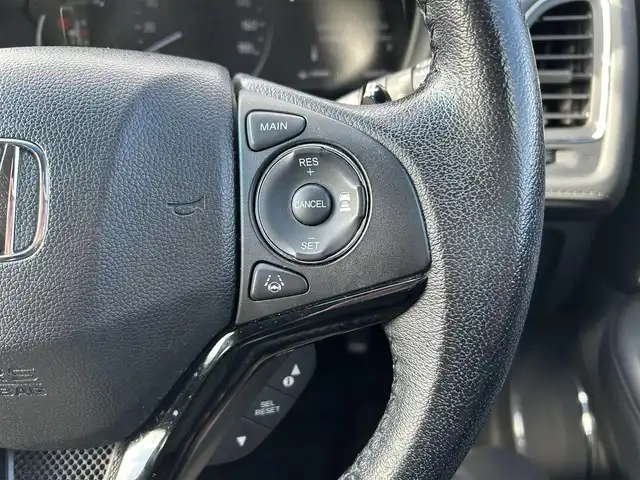 ホンダ ヴェゼル ハイブリッド X ホンダセンシング 宮城県 2017(平29)年 6.8万km クリスタルブラックパール ワンオーナー/ホンダセンシング/・衝突軽減ブレーキ/・歩行者事故低減ステアリング/・アダプティブクルーズコントロール/・車線維持支援システム/・路外逸脱抑制制御/・誤発進抑制機能/・先行車発進お知らせ機能/・標識認識機能/純正SDナビ/【CD・DVD・SD・BT・フルセグTV】/バックカメラ/純正16インチAW/横滑り防止装置/パドルシフト/ステアリングスイッチ/オートライト/LEDヘッドライト/フォグライト/電子パーキング/ブレーキホールド/スマートキー/ETC