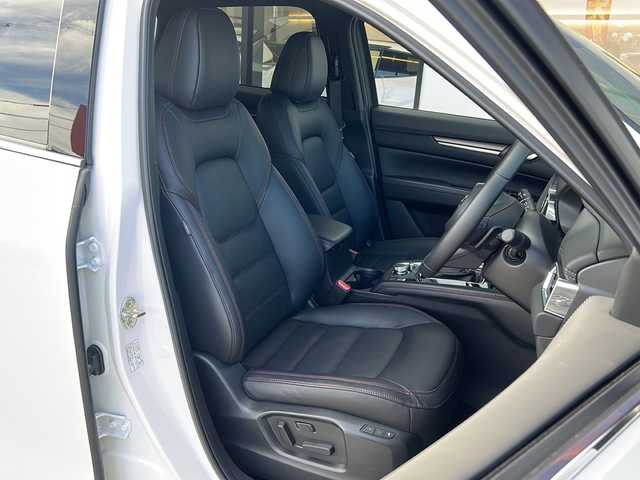 マツダ ＣＸ－５ XD スポーツアピアランス 大阪府 2025(令7)年 0.4万km ロジウムホワイトプレミアムメタリック 衝突軽減　/１０．２５型純正ナビ　/全方位カメラ　/フルセグＴＶ/Ｂｌｕｅｔｏｏｔｈ　/BOSEサウンドシステム　/本革　/ステアリングヒーター　/シートヒーター／クーラー　/シートメモリ　/電動リアゲート　/ヘッドアップディスプレイ　/コーナーセンサー　/LEDヘッドライト　/置くだけ充電　/ETC　/純正ホイール　/取説/保証書/スペアキーｘ１