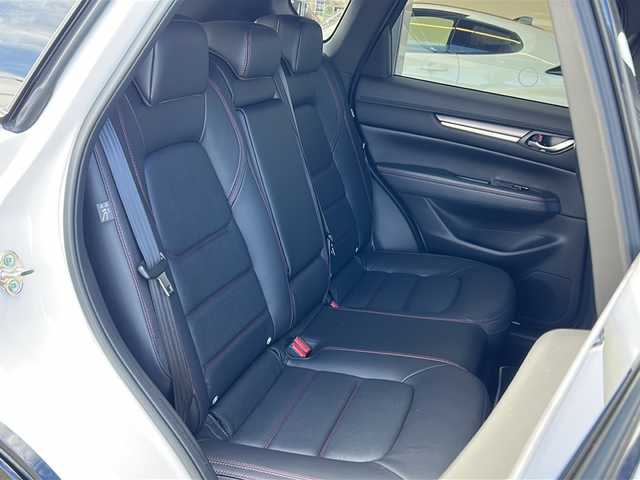 マツダ ＣＸ－５ XD スポーツアピアランス 大阪府 2025(令7)年 0.4万km ロジウムホワイトプレミアムメタリック 衝突軽減　/１０．２５型純正ナビ　/全方位カメラ　/フルセグＴＶ/Ｂｌｕｅｔｏｏｔｈ　/BOSEサウンドシステム　/本革　/ステアリングヒーター　/シートヒーター／クーラー　/シートメモリ　/電動リアゲート　/ヘッドアップディスプレイ　/コーナーセンサー　/LEDヘッドライト　/置くだけ充電　/ETC　/純正ホイール　/取説/保証書/スペアキーｘ１