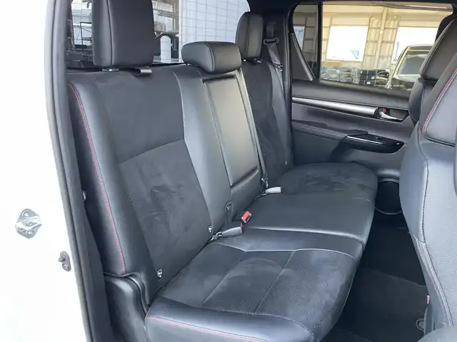 トヨタ ハイラックス Z GRスポーツ 東京都 2024(令6)年 1.1万km プラチナホワイトパールマイカ ワンオーナー　/純正８型ディスプレィオーディオナビ /・BluetoothAudio/USB/AM/FM/アラウンドビューモニター /GRドレスUPマフラー /ハーフレザーシート/・D席シートヒーター/GRサイドステップ /バイカラーLEDフォグランプ /プリクラッシュセーフティ /レーダークルーズコントロ-ル/レーンディパーチャーアラート/ロードサインアシスト/クリアランスソナー/バックソナー/アクティブトラクションコントロール/ダウンヒルアシストコントロール/リアデフロック/プッシュエンジンスタート/保証書＆取説