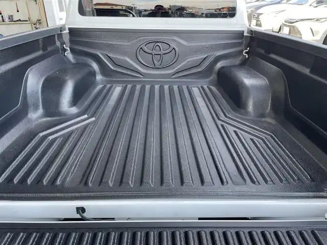 トヨタ ハイラックス Z GRスポーツ 東京都 2024(令6)年 1.1万km プラチナホワイトパールマイカ ワンオーナー　/純正８型ディスプレィオーディオナビ /・BluetoothAudio/USB/AM/FM/アラウンドビューモニター /GRドレスUPマフラー /ハーフレザーシート/・D席シートヒーター/GRサイドステップ /バイカラーLEDフォグランプ /プリクラッシュセーフティ /レーダークルーズコントロ-ル/レーンディパーチャーアラート/ロードサインアシスト/クリアランスソナー/バックソナー/アクティブトラクションコントロール/ダウンヒルアシストコントロール/リアデフロック/プッシュエンジンスタート/保証書＆取説