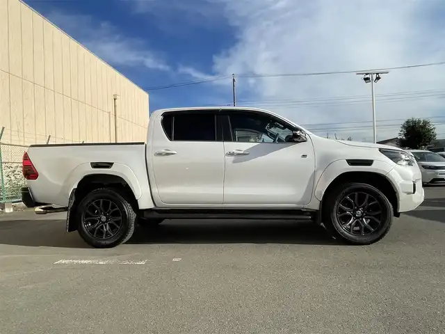 トヨタ ハイラックス Z GRスポーツ 東京都 2024(令6)年 1.1万km プラチナホワイトパールマイカ ワンオーナー　/純正８型ディスプレィオーディオナビ /・BluetoothAudio/USB/AM/FM/アラウンドビューモニター /GRドレスUPマフラー /ハーフレザーシート/・D席シートヒーター/GRサイドステップ /バイカラーLEDフォグランプ /プリクラッシュセーフティ /レーダークルーズコントロ-ル/レーンディパーチャーアラート/ロードサインアシスト/クリアランスソナー/バックソナー/アクティブトラクションコントロール/ダウンヒルアシストコントロール/リアデフロック/プッシュエンジンスタート/保証書＆取説