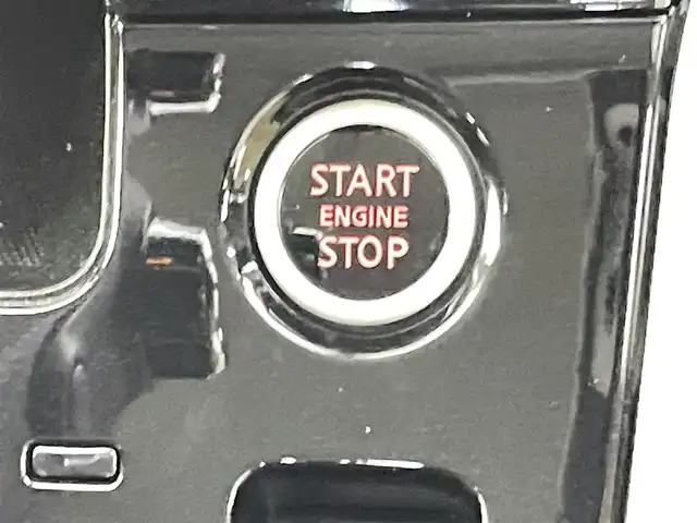 日産 セレナ ハイウェイスター Vセレクション 千葉県 2017(平29)年 4万km ブリリアントホワイトパール 禁煙車/エマージェンシーブレーキ/プロパイロット/レーンキープアシスト/コーナーセンサー/社外メモリナビ/　CD/DVD/BT/フルセグTV/両側パワースライドドア/アラウンドビューモニター/電子パーキング/デジタルインナーミラー/オートホールドブレーキ/スマートキー&プッシュスタート/純正フロアマット/電動格納ミラー/LEDヘッドライト/フォグライト/純正16インチアルミホイール