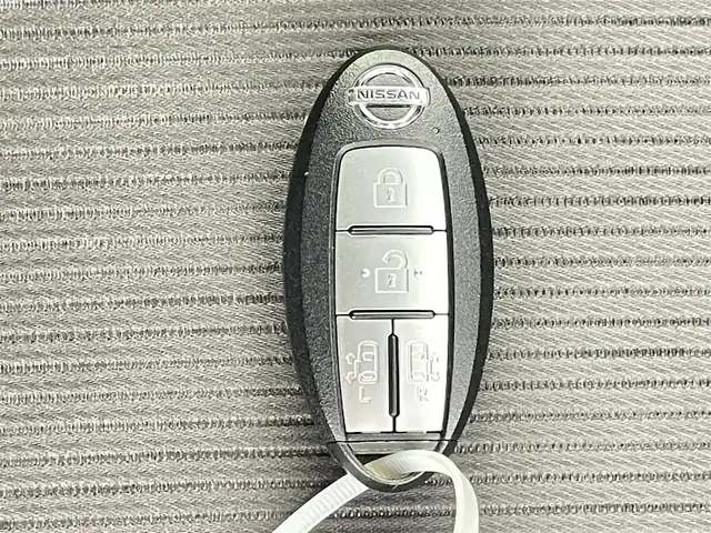 日産 セレナ ハイウェイスター Vセレクション 千葉県 2017(平29)年 4万km ブリリアントホワイトパール 禁煙車/エマージェンシーブレーキ/プロパイロット/レーンキープアシスト/コーナーセンサー/社外メモリナビ/　CD/DVD/BT/フルセグTV/両側パワースライドドア/アラウンドビューモニター/電子パーキング/デジタルインナーミラー/オートホールドブレーキ/スマートキー&プッシュスタート/純正フロアマット/電動格納ミラー/LEDヘッドライト/フォグライト/純正16インチアルミホイール