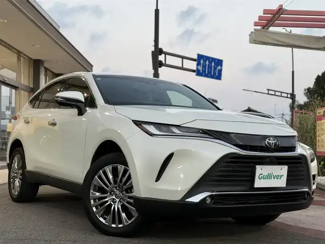トヨタ ハリアー Z 香川県 2022(令4)年 3.2万km ホワイトパールクリスタルシャイン ワンオーナー/メーカーナビ/フルセグＴＶ/Ｂｌｕｅｔｏｏｔｈ/アップルカープレイ/ＪＢＬプレミアムサウンド/バックカメラ/デジタルインナーミラー/ヘッドアップディスプレイ/トヨタセーフティセンス/レーダークルーズコントロール/レーンキープアシスト/革調シートカバー/シートヒータ―/パワーバックドア/オートマチックハイビーム/LEDオートライト/LEDフォグライト