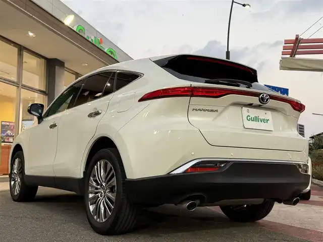 トヨタ ハリアー Z 香川県 2022(令4)年 3.2万km ホワイトパールクリスタルシャイン ワンオーナー/メーカーナビ/フルセグＴＶ/Ｂｌｕｅｔｏｏｔｈ/アップルカープレイ/ＪＢＬプレミアムサウンド/バックカメラ/デジタルインナーミラー/ヘッドアップディスプレイ/トヨタセーフティセンス/レーダークルーズコントロール/レーンキープアシスト/革調シートカバー/シートヒータ―/パワーバックドア/オートマチックハイビーム/LEDオートライト/LEDフォグライト