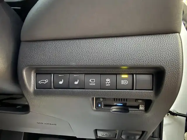 トヨタ ハリアー Z 香川県 2022(令4)年 3.2万km ホワイトパールクリスタルシャイン ワンオーナー/メーカーナビ/フルセグＴＶ/Ｂｌｕｅｔｏｏｔｈ/アップルカープレイ/ＪＢＬプレミアムサウンド/バックカメラ/デジタルインナーミラー/ヘッドアップディスプレイ/トヨタセーフティセンス/レーダークルーズコントロール/レーンキープアシスト/革調シートカバー/シートヒータ―/パワーバックドア/オートマチックハイビーム/LEDオートライト/LEDフォグライト