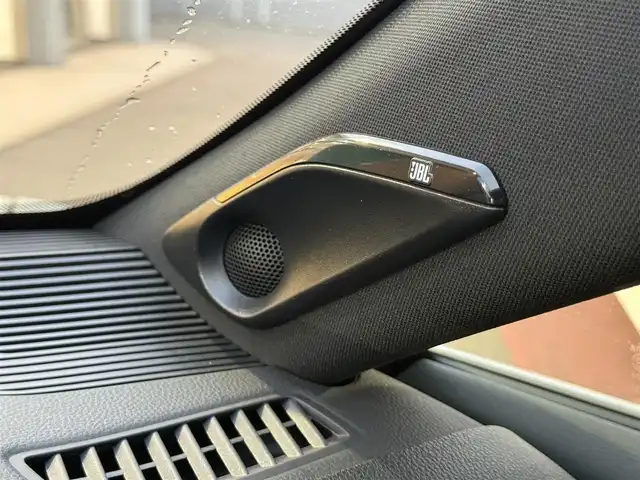 トヨタ ハリアー Z 香川県 2022(令4)年 3.2万km ホワイトパールクリスタルシャイン ワンオーナー/メーカーナビ/フルセグＴＶ/Ｂｌｕｅｔｏｏｔｈ/アップルカープレイ/ＪＢＬプレミアムサウンド/バックカメラ/デジタルインナーミラー/ヘッドアップディスプレイ/トヨタセーフティセンス/レーダークルーズコントロール/レーンキープアシスト/革調シートカバー/シートヒータ―/パワーバックドア/オートマチックハイビーム/LEDオートライト/LEDフォグライト