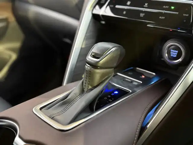 トヨタ ハリアー Z 香川県 2022(令4)年 3.2万km ホワイトパールクリスタルシャイン ワンオーナー/メーカーナビ/フルセグＴＶ/Ｂｌｕｅｔｏｏｔｈ/アップルカープレイ/ＪＢＬプレミアムサウンド/バックカメラ/デジタルインナーミラー/ヘッドアップディスプレイ/トヨタセーフティセンス/レーダークルーズコントロール/レーンキープアシスト/革調シートカバー/シートヒータ―/パワーバックドア/オートマチックハイビーム/LEDオートライト/LEDフォグライト