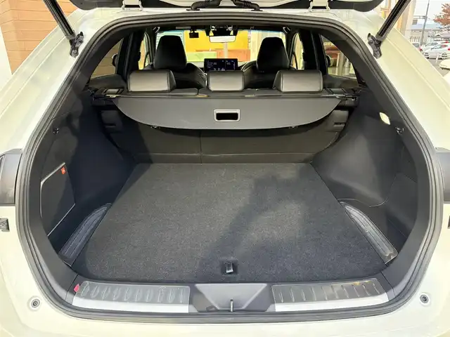 トヨタ ハリアー Z 香川県 2022(令4)年 3.2万km ホワイトパールクリスタルシャイン ワンオーナー/メーカーナビ/フルセグＴＶ/Ｂｌｕｅｔｏｏｔｈ/アップルカープレイ/ＪＢＬプレミアムサウンド/バックカメラ/デジタルインナーミラー/ヘッドアップディスプレイ/トヨタセーフティセンス/レーダークルーズコントロール/レーンキープアシスト/革調シートカバー/シートヒータ―/パワーバックドア/オートマチックハイビーム/LEDオートライト/LEDフォグライト