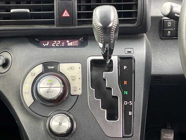 トヨタ シエンタ G 千葉県 2016(平28)年 5.2万km ブラックマイカ 社外メモリナビ/(フルセグTV/CD/DVD/BT/AM/FM)/バックカメラ/クルーズコントロール/両側パワースライドドア/横滑り防止装置/ETC/アイドリングストップ/ウィンカーミラー/電動格納ミラー/シートリフター/プッシュスタート/スマートキー/フロアマット/スペアキー