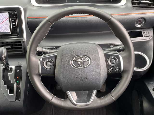 トヨタ シエンタ G 千葉県 2016(平28)年 5.2万km ブラックマイカ 社外メモリナビ/(フルセグTV/CD/DVD/BT/AM/FM)/バックカメラ/クルーズコントロール/両側パワースライドドア/横滑り防止装置/ETC/アイドリングストップ/ウィンカーミラー/電動格納ミラー/シートリフター/プッシュスタート/スマートキー/フロアマット/スペアキー