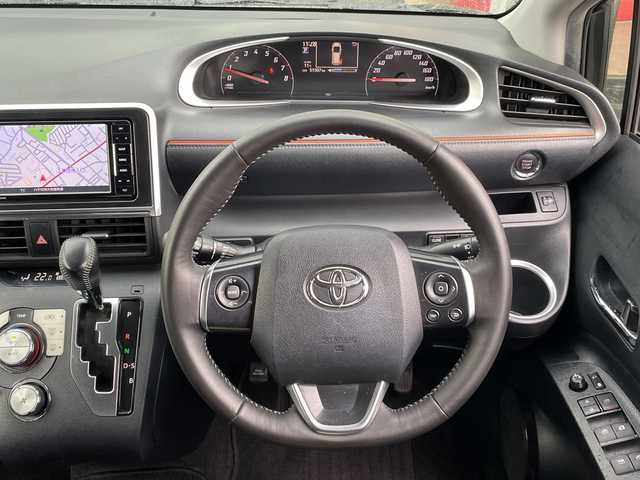 トヨタ シエンタ G 千葉県 2016(平28)年 5.2万km ブラックマイカ 社外メモリナビ/(フルセグTV/CD/DVD/BT/AM/FM)/バックカメラ/クルーズコントロール/両側パワースライドドア/横滑り防止装置/ETC/アイドリングストップ/ウィンカーミラー/電動格納ミラー/シートリフター/プッシュスタート/スマートキー/フロアマット/スペアキー