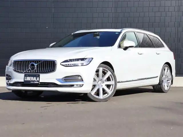 ボルボ Ｖ９０ T6 AWD インスクリプション 宮城県 2017(平29)年 3.8万km パール 純正ナビ【ＢＴ／フルセグＴＶ／ＡＵＸ】/パノラマサンルーフ　/Ｂｏｗｅｒｓ＆ｗｉｌｋｉｎｓサウンド　/アップディスプレイ　/アダプティブクルーズコントロール　/自動駐車システム　/茶レザーシート　/全席シートヒーター/前席エアシート/オートマチックハイビーム/ステアリングヒーター/全方位カメラ/前後ドライブレコーダー/パーキングアシスト/ブラインドスポットアシスト/パワーバックドア/純正20インチAW/前席メモリー付きパワーシート/LEDヘッドライト/禁煙車
