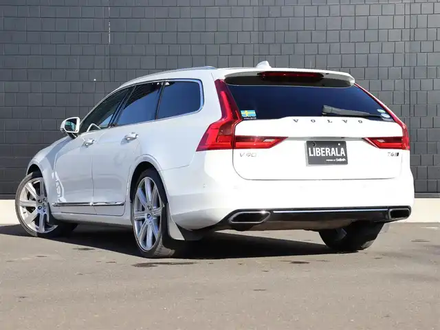 ボルボ Ｖ９０ T6 AWD インスクリプション 宮城県 2017(平29)年 3.8万km パール 純正ナビ【ＢＴ／フルセグＴＶ／ＡＵＸ】/パノラマサンルーフ　/Ｂｏｗｅｒｓ＆ｗｉｌｋｉｎｓサウンド　/アップディスプレイ　/アダプティブクルーズコントロール　/自動駐車システム　/茶レザーシート　/全席シートヒーター/前席エアシート/オートマチックハイビーム/ステアリングヒーター/全方位カメラ/前後ドライブレコーダー/パーキングアシスト/ブラインドスポットアシスト/パワーバックドア/純正20インチAW/前席メモリー付きパワーシート/LEDヘッドライト/禁煙車