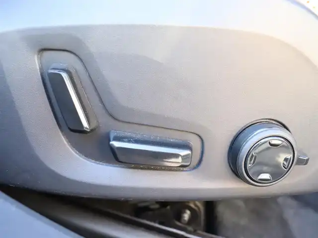 ボルボ Ｖ９０ T6 AWD インスクリプション 宮城県 2017(平29)年 3.8万km パール 純正ナビ【ＢＴ／フルセグＴＶ／ＡＵＸ】/パノラマサンルーフ　/Ｂｏｗｅｒｓ＆ｗｉｌｋｉｎｓサウンド　/アップディスプレイ　/アダプティブクルーズコントロール　/自動駐車システム　/茶レザーシート　/全席シートヒーター/前席エアシート/オートマチックハイビーム/ステアリングヒーター/全方位カメラ/前後ドライブレコーダー/パーキングアシスト/ブラインドスポットアシスト/パワーバックドア/純正20インチAW/前席メモリー付きパワーシート/LEDヘッドライト/禁煙車