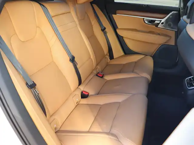 ボルボ Ｖ９０ T6 AWD インスクリプション 宮城県 2017(平29)年 3.8万km パール 純正ナビ【ＢＴ／フルセグＴＶ／ＡＵＸ】/パノラマサンルーフ　/Ｂｏｗｅｒｓ＆ｗｉｌｋｉｎｓサウンド　/アップディスプレイ　/アダプティブクルーズコントロール　/自動駐車システム　/茶レザーシート　/全席シートヒーター/前席エアシート/オートマチックハイビーム/ステアリングヒーター/全方位カメラ/前後ドライブレコーダー/パーキングアシスト/ブラインドスポットアシスト/パワーバックドア/純正20インチAW/前席メモリー付きパワーシート/LEDヘッドライト/禁煙車