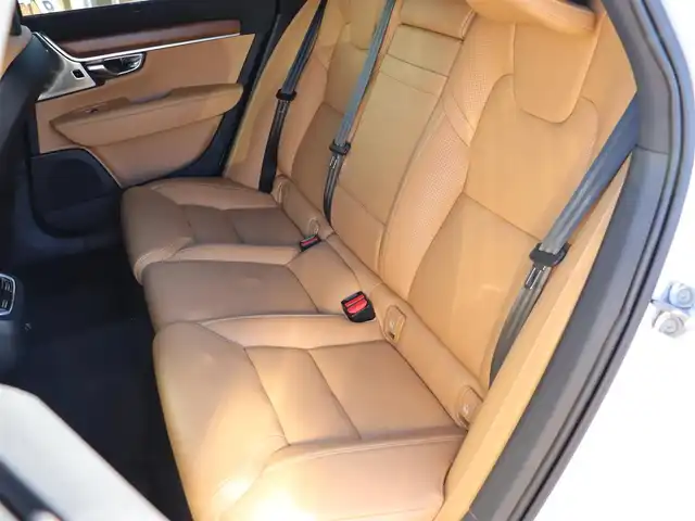 ボルボ Ｖ９０ T6 AWD インスクリプション 宮城県 2017(平29)年 3.8万km パール 純正ナビ【ＢＴ／フルセグＴＶ／ＡＵＸ】/パノラマサンルーフ　/Ｂｏｗｅｒｓ＆ｗｉｌｋｉｎｓサウンド　/アップディスプレイ　/アダプティブクルーズコントロール　/自動駐車システム　/茶レザーシート　/全席シートヒーター/前席エアシート/オートマチックハイビーム/ステアリングヒーター/全方位カメラ/前後ドライブレコーダー/パーキングアシスト/ブラインドスポットアシスト/パワーバックドア/純正20インチAW/前席メモリー付きパワーシート/LEDヘッドライト/禁煙車