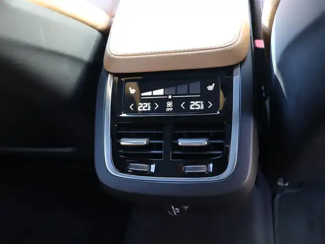 ボルボ Ｖ９０ T6 AWD インスクリプション 宮城県 2017(平29)年 3.8万km パール 純正ナビ【ＢＴ／フルセグＴＶ／ＡＵＸ】/パノラマサンルーフ　/Ｂｏｗｅｒｓ＆ｗｉｌｋｉｎｓサウンド　/アップディスプレイ　/アダプティブクルーズコントロール　/自動駐車システム　/茶レザーシート　/全席シートヒーター/前席エアシート/オートマチックハイビーム/ステアリングヒーター/全方位カメラ/前後ドライブレコーダー/パーキングアシスト/ブラインドスポットアシスト/パワーバックドア/純正20インチAW/前席メモリー付きパワーシート/LEDヘッドライト/禁煙車