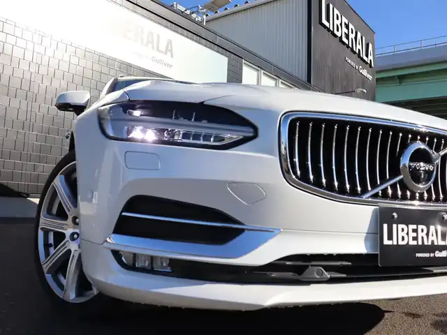 ボルボ Ｖ９０ T6 AWD インスクリプション 宮城県 2017(平29)年 3.8万km パール 純正ナビ【ＢＴ／フルセグＴＶ／ＡＵＸ】/パノラマサンルーフ　/Ｂｏｗｅｒｓ＆ｗｉｌｋｉｎｓサウンド　/アップディスプレイ　/アダプティブクルーズコントロール　/自動駐車システム　/茶レザーシート　/全席シートヒーター/前席エアシート/オートマチックハイビーム/ステアリングヒーター/全方位カメラ/前後ドライブレコーダー/パーキングアシスト/ブラインドスポットアシスト/パワーバックドア/純正20インチAW/前席メモリー付きパワーシート/LEDヘッドライト/禁煙車
