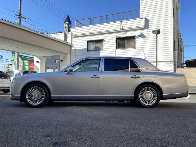 トヨタ センチュリー 高知県 2019(平31)年 0.6万km シルバーM 精華レイディエントシルバーメタリック/メーカーナビ/・フルセグTV/・CD/DVD/Blu-ray/・Bluetooth/Ｂカメラ/ＥＴＣ/リアエンターテイメント/ライティングテーブル/七宝レースカーテン/フルレザーシート/全席シートヒーター/エアシート/パワーシート/レーダークルーズコントロール/BSM/センチュリー専用AW