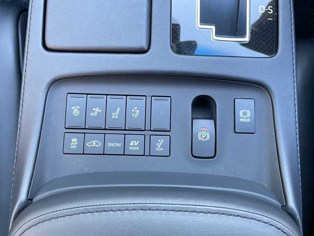 トヨタ センチュリー 高知県 2019(平31)年 0.6万km シルバーM 精華レイディエントシルバーメタリック/メーカーナビ/・フルセグTV/・CD/DVD/Blu-ray/・Bluetooth/Ｂカメラ/ＥＴＣ/リアエンターテイメント/ライティングテーブル/七宝レースカーテン/フルレザーシート/全席シートヒーター/エアシート/パワーシート/レーダークルーズコントロール/BSM/センチュリー専用AW