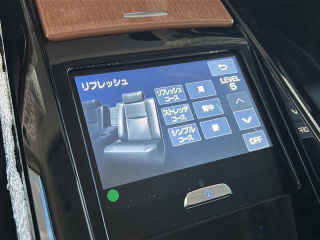 トヨタ センチュリー 高知県 2019(平31)年 0.6万km シルバーM 精華レイディエントシルバーメタリック/メーカーナビ/・フルセグTV/・CD/DVD/Blu-ray/・Bluetooth/Ｂカメラ/ＥＴＣ/リアエンターテイメント/ライティングテーブル/七宝レースカーテン/フルレザーシート/全席シートヒーター/エアシート/パワーシート/レーダークルーズコントロール/BSM/センチュリー専用AW