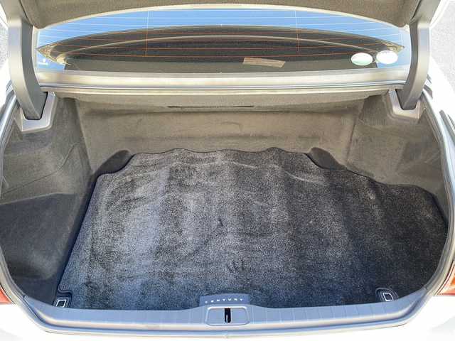 トヨタ センチュリー 高知県 2019(平31)年 0.6万km シルバーM 精華レイディエントシルバーメタリック/メーカーナビ/・フルセグTV/・CD/DVD/Blu-ray/・Bluetooth/Ｂカメラ/ＥＴＣ/リアエンターテイメント/ライティングテーブル/七宝レースカーテン/フルレザーシート/全席シートヒーター/エアシート/パワーシート/レーダークルーズコントロール/BSM/センチュリー専用AW