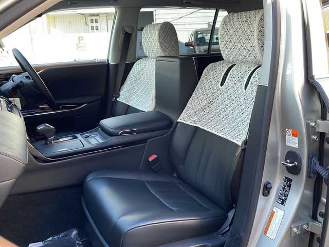 トヨタ センチュリー 高知県 2019(平31)年 0.6万km シルバーM 精華レイディエントシルバーメタリック/メーカーナビ/・フルセグTV/・CD/DVD/Blu-ray/・Bluetooth/Ｂカメラ/ＥＴＣ/リアエンターテイメント/ライティングテーブル/七宝レースカーテン/フルレザーシート/全席シートヒーター/エアシート/パワーシート/レーダークルーズコントロール/BSM/センチュリー専用AW