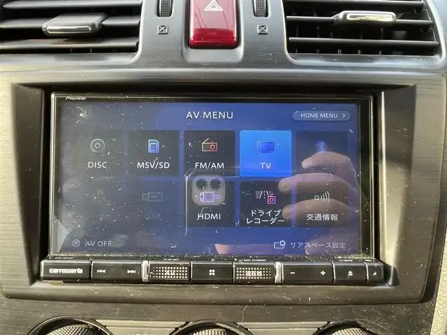 スバル フォレスター 2．0i－L アイサイト 福岡県 2012(平24)年 8.5万km サテンホワイトパール (株)IDOMが運営する【じしゃロン八幡西店】の自社ローン専用車両になります。こちらは現金またはオートローンご利用時の価格です。自社ローンご希望の方は別途その旨お申付け下さい/社外ナビ/【CD/DVD/BT/フルセグTV】/バックカメラ/アイサイト/　全車速追従機能付クルーズコントロール/　AT誤発進抑制制御/　車線逸脱警報/　ふらつき警報/　先行車発進お知らせ/　定速クルーズコントロール/シートヒーター/パワーシート/ETC/ドライブレコーダー/パドルシフト/オートワイパー/オートライト/純正HIDライト/ヘッドライトレベライザー/フォグランプ/スマートキー/プッシュスタート/純正アルミホイール 17インチ/ドアバイザー/ウインカーミラー/純正フロアマット/スペアキー×1【スマートキー】/新車時整備手帳（保証書）/取扱説明書