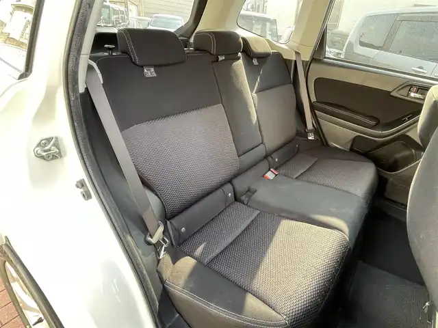 スバル フォレスター 2．0i－L アイサイト 福岡県 2012(平24)年 8.5万km サテンホワイトパール (株)IDOMが運営する【じしゃロン八幡西店】の自社ローン専用車両になります。こちらは現金またはオートローンご利用時の価格です。自社ローンご希望の方は別途その旨お申付け下さい/社外ナビ/【CD/DVD/BT/フルセグTV】/バックカメラ/アイサイト/　全車速追従機能付クルーズコントロール/　AT誤発進抑制制御/　車線逸脱警報/　ふらつき警報/　先行車発進お知らせ/　定速クルーズコントロール/シートヒーター/パワーシート/ETC/ドライブレコーダー/パドルシフト/オートワイパー/オートライト/純正HIDライト/ヘッドライトレベライザー/フォグランプ/スマートキー/プッシュスタート/純正アルミホイール 17インチ/ドアバイザー/ウインカーミラー/純正フロアマット/スペアキー×1【スマートキー】/新車時整備手帳（保証書）/取扱説明書