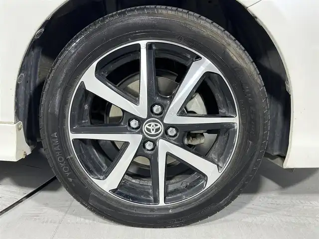 トヨタ カローラ フィールダー ハイブリッドG ダブルバイビー 佐賀県 2017(平29)年 12.2万km ホワイトパールクリスタルシャイン 衝突軽減ブレーキ/社外7インチナビ/CD/DVD/フルセグTV/Bluetooth/クリアランスソナー /前後ドライブレコーダー/クルーズコントロール/LEDライト/オートライト/オートハイビーム/フォグライト /純正16インチアルミホイール/純正フロアマット/ハーフレザーシート /ISOFIXシート/革巻きステアリング/スマートキー