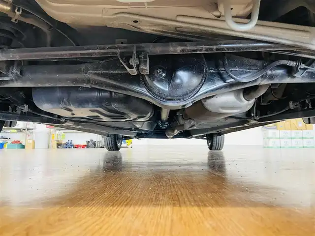 スズキ スペーシア HYBRID X 道央・札幌 2018(平30)年 5.1万km オフブルーメタリック/ホワイト2トーン 4WD/ワンオーナー/社外SDナビ/・フルセグTV/CD/DVD/BT/SD/バックカメラ/純正エンジンスターター/両側パワースライドドア /前席シートヒーター/スズキセーフティサポート/・デュアルセンサーブレーキサポート/・前後誤発進抑制機能/・車線逸脱警報機能/・先行車発進お知らせ機能/・標識認識機能/横滑り防止装置/前後コーナーセンサー/アイドリングストップ/純正フロアマット/純正ドアバイザー/ルーフレール/ウインカーミラー/オートライト/LEDヘッドライト/純正14インチAW/積込社外AW付き冬タイヤ/・155/65R14 ’18製 5mm/新車時保証書/取扱説明書/ナビ取扱説明書
