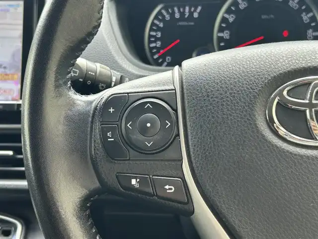 トヨタ ヴォクシー ZS 兵庫県 2014(平26)年 10.8万km ボルドーマイカメタリック 純正ナビ(AM/FM/CD/DVD/TV/BT)/バックカメラ/アイドリングストップ/革巻きステアリング/ステアリングリモコン/プッシュスタート/ビルドインETC/前方ドライブレコーダー/両側パワースライドドア/三列シート/純正フロアマット/ドアバイザー/LEDヘッドライト/純正19インチアルミホイール/スマートキー/保証書/取扱説明書