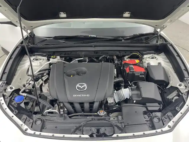 マツダ ＣＸ－３０ 20S 100周年特別記念車 大分県 2021(令3)年 2.6万km スノーフレイクホワイトパールマイカ ワンオーナー/100周年特別記念車装備/・創立100周年スペシャルロゴ/・レザーシート：レッド/・フロアマット/カーペット：レッド/・360°ビュー・モニター/・BOSEサウンドシステム/・CD/DVD+地上デジタルTVチューナー/・ボディカラー：スノーフレイクホワイトパールマイカ/・センターコンソール/ニーレストパッド/ドアアームレスト/　（ピュアホワイト）/・18インチアルミホイール（高輝度ダーク塗装）/・ドライバーモニタリング/・フロントパーキングセンサー/・スーパーUVカットガラス＋IRカットガラス/パワーリフトゲート/前席シートヒーター/ステアリングヒーター/純正ナビ/HDMI/BT/Apple Car Play/Android Auto/マツダレーダークルーズコントロール/ブラインドスポットモニター/ヘッドアップディスプレイ/リアパーキングセンサー/純正前後ドライブレコーダー/ビルトインETC/電動パーキングブレーキ/スペアキー/トノカバー/保証書・取扱説明書